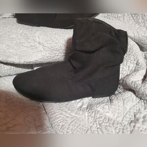 Black bootie, size 8.5